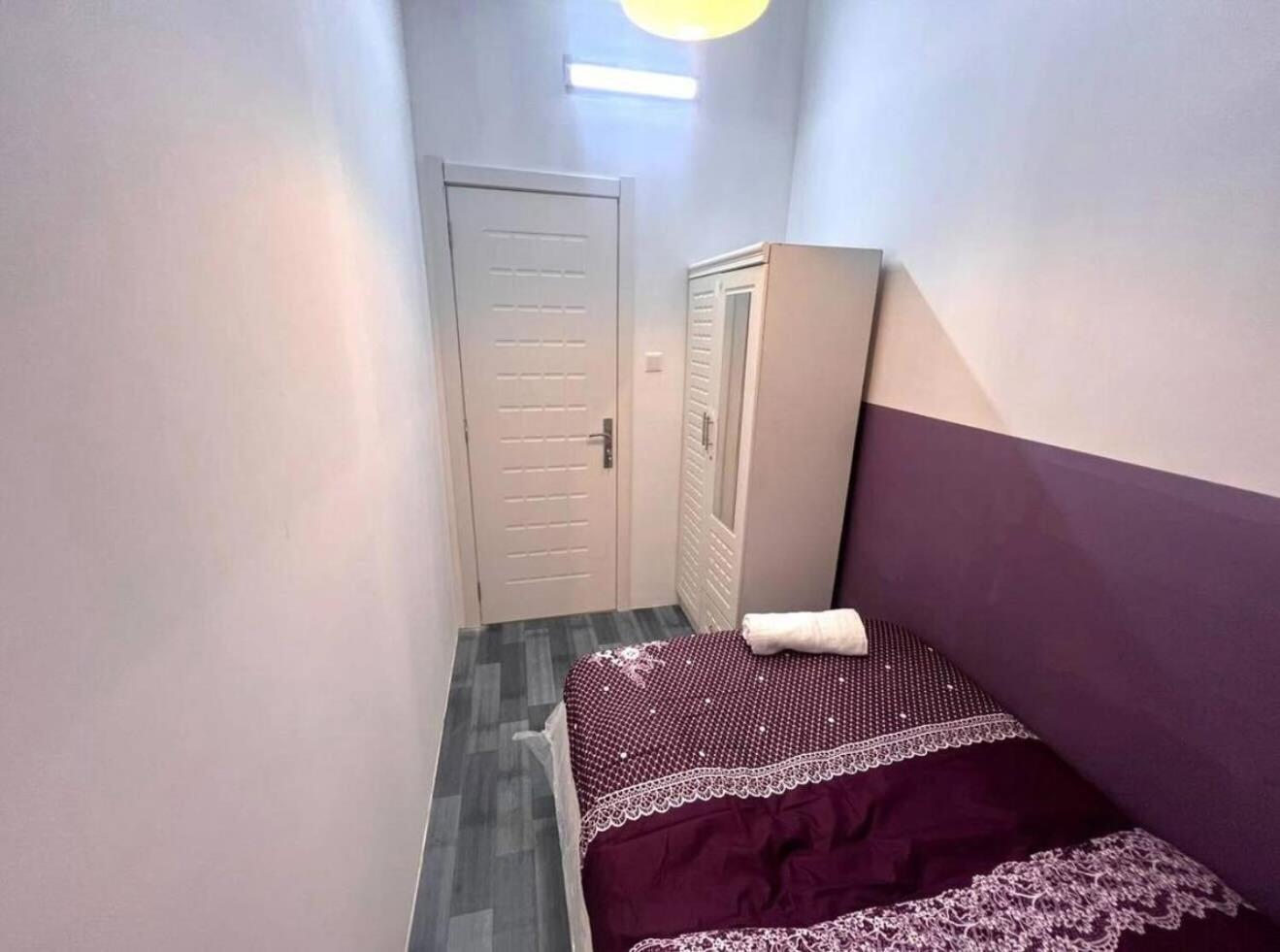 Homestay Calm Partition Near Internet Metro Dubai